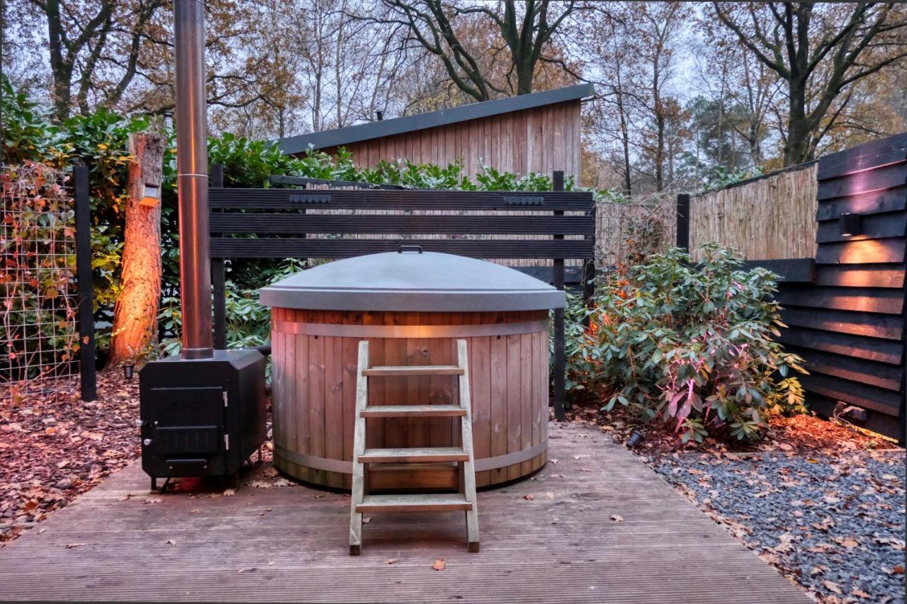 Lodge In Een Bosrijke Omgeving Met Hottub & Sauna Opt Rheezerveen Exterior foto