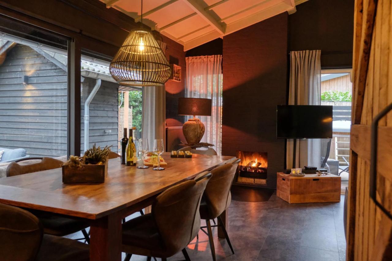 Lodge In Een Bosrijke Omgeving Met Hottub & Sauna Opt Rheezerveen Exterior foto