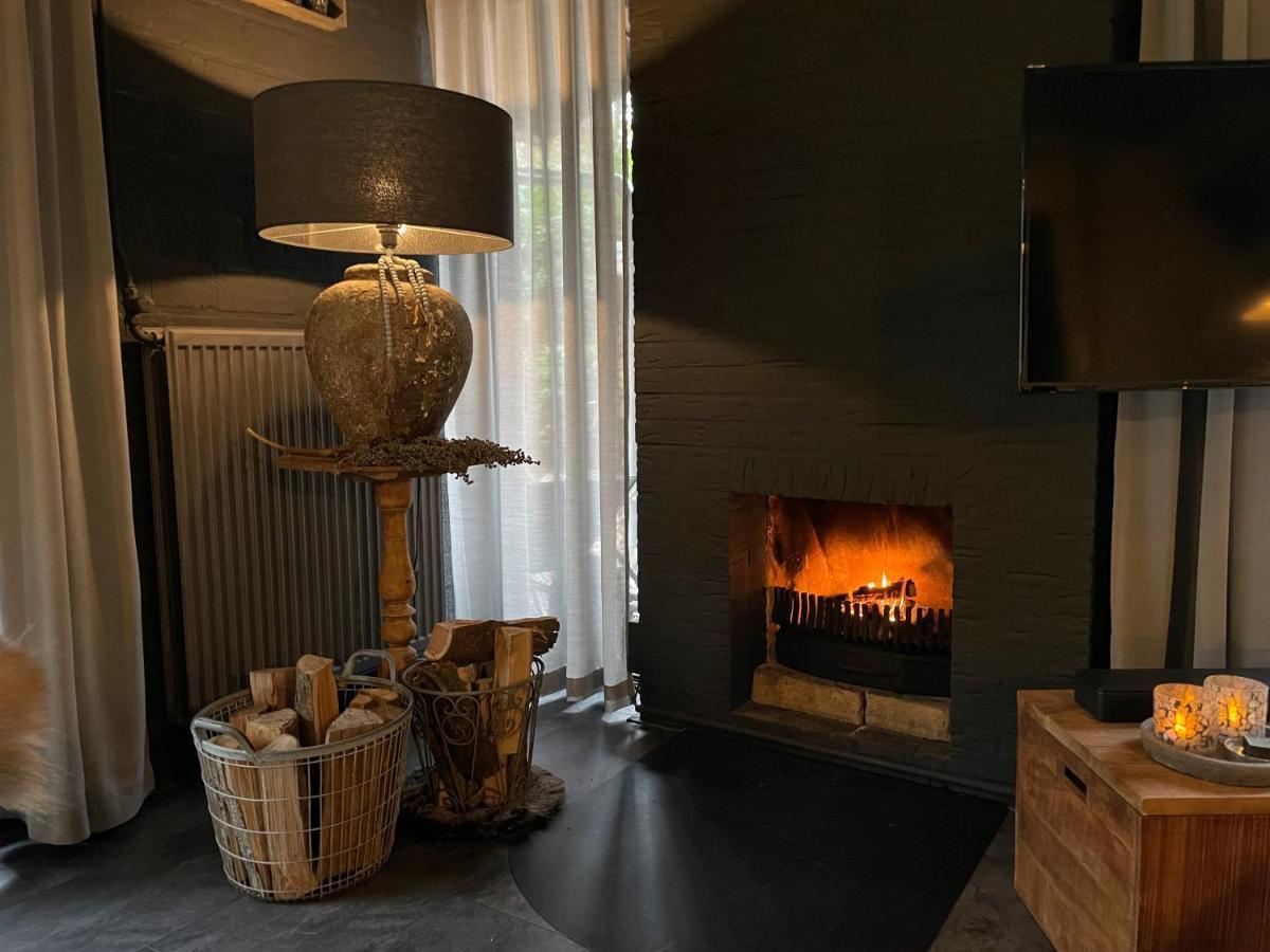Lodge In Een Bosrijke Omgeving Met Hottub & Sauna Opt Rheezerveen Exterior foto