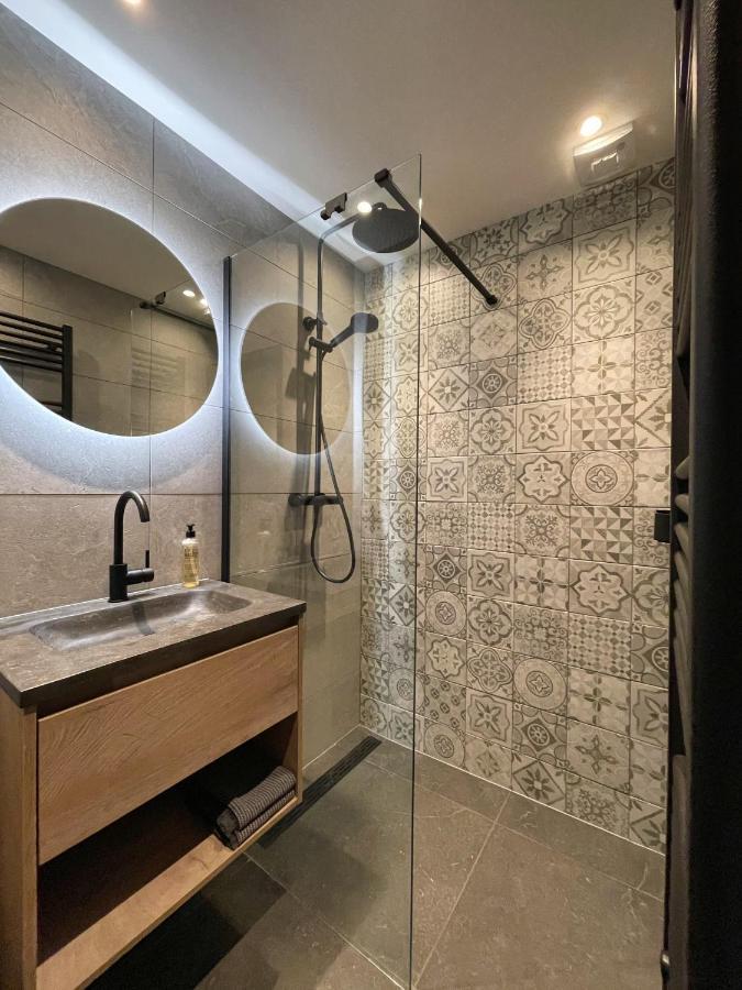 Lodge In Een Bosrijke Omgeving Met Hottub & Sauna Opt Rheezerveen Exterior foto