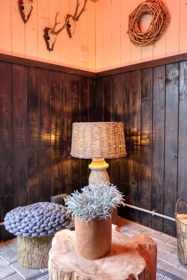 Lodge In Een Bosrijke Omgeving Met Hottub & Sauna Opt Rheezerveen Exterior foto