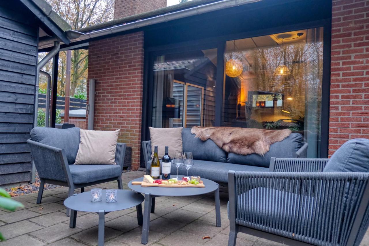 Lodge In Een Bosrijke Omgeving Met Hottub & Sauna Opt Rheezerveen Exterior foto