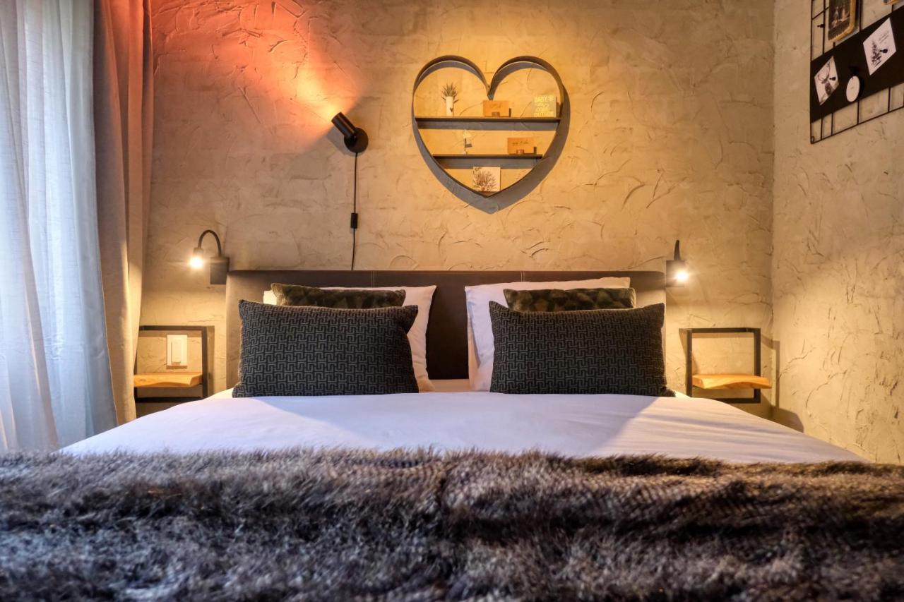 Lodge In Een Bosrijke Omgeving Met Hottub & Sauna Opt Rheezerveen Exterior foto