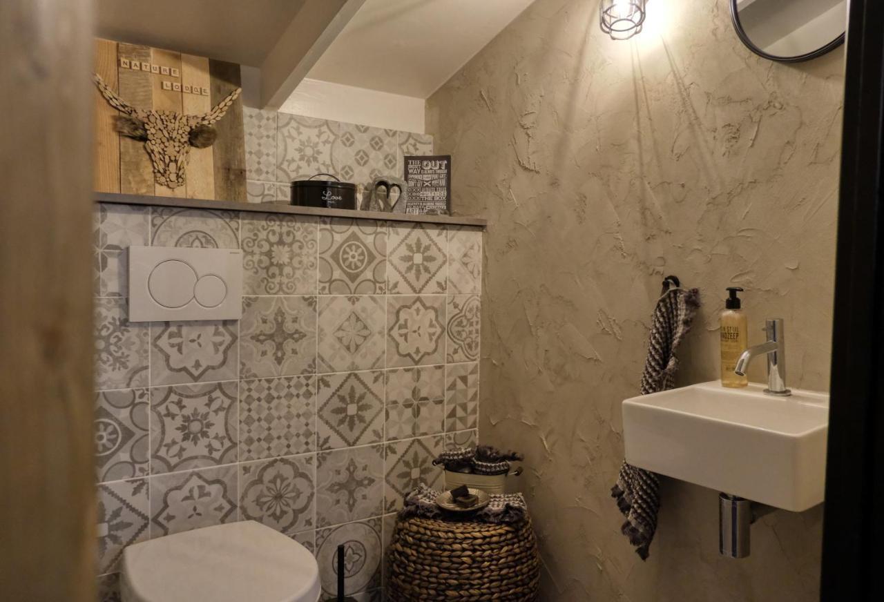 Lodge In Een Bosrijke Omgeving Met Hottub & Sauna Opt Rheezerveen Exterior foto