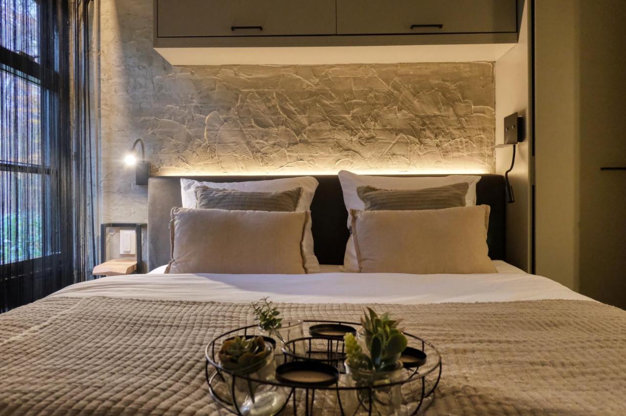 Lodge In Een Bosrijke Omgeving Met Hottub & Sauna Opt Rheezerveen Exterior foto