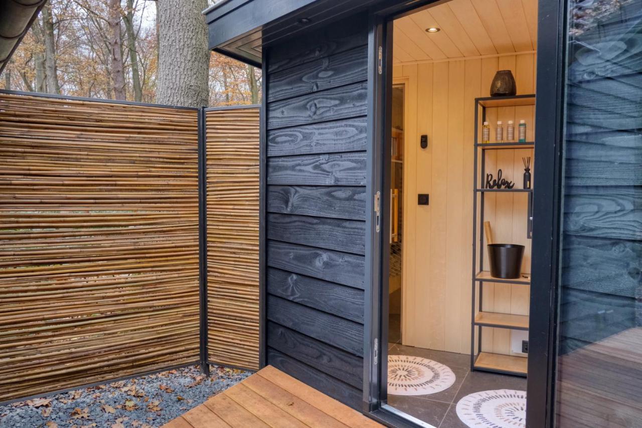 Lodge In Een Bosrijke Omgeving Met Hottub & Sauna Opt Rheezerveen Exterior foto
