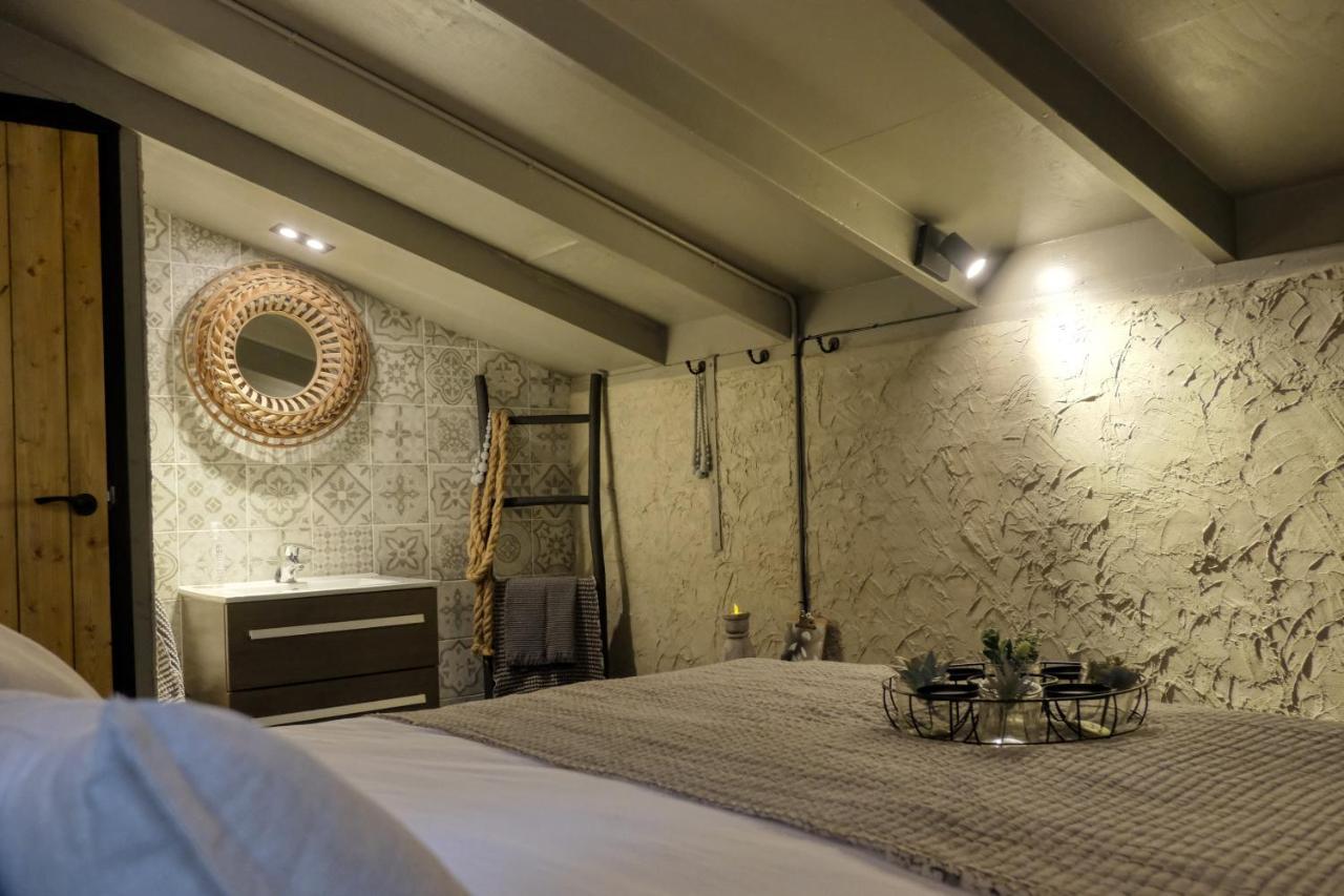 Lodge In Een Bosrijke Omgeving Met Hottub & Sauna Opt Rheezerveen Exterior foto