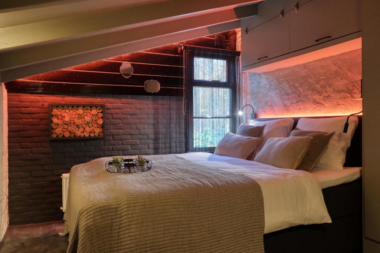 Lodge In Een Bosrijke Omgeving Met Hottub & Sauna Opt Rheezerveen Exterior foto